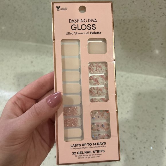 Dashing Diva Gloss Ultra Shine Gel Palette Gel Nail Strips - Picture 2 of 3